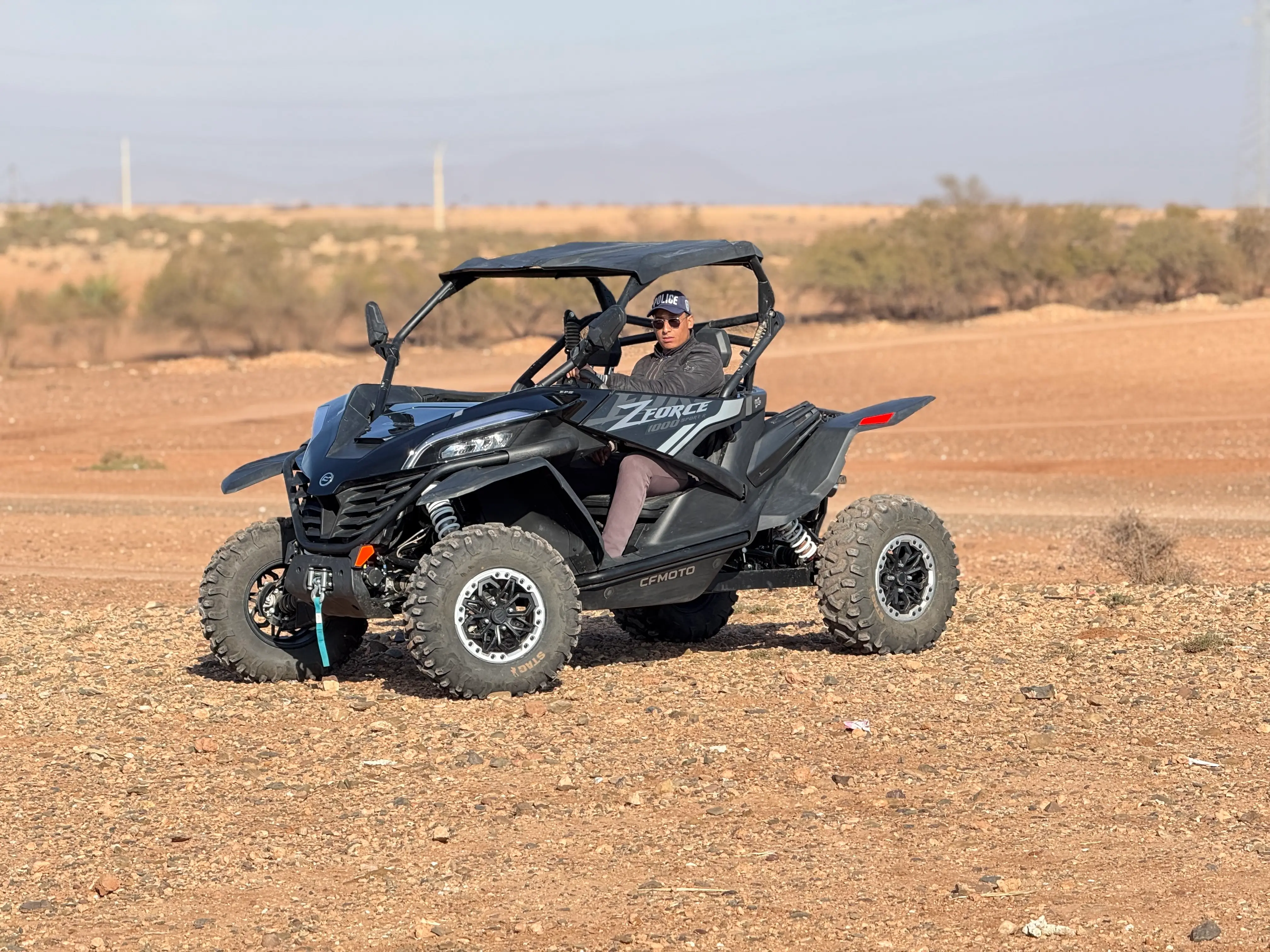 Buggy Z-Force 1000cc dans le désert et les montagnes de la Palmeraie Marrakech lors d’une excursion buggy off-road